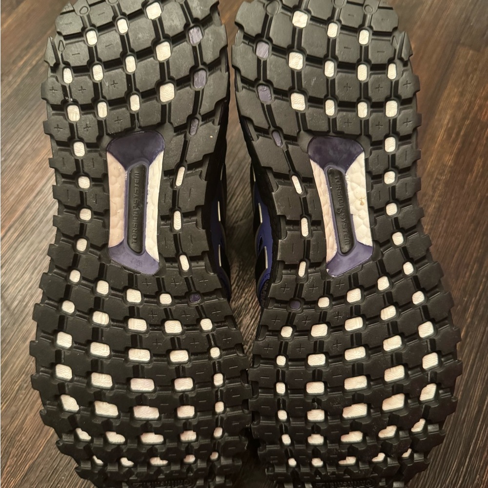 **NWT** Adidas Black/Purple Washington Huskies Running Shoes - Picture 6 of 8